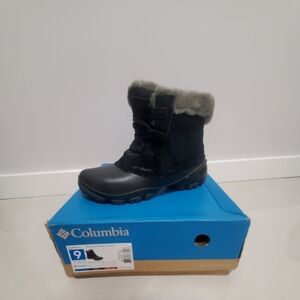 COLUMBIA SIERRA  SUMMETTE SHORTY WOMEN'S BOOTS SIZE. 9